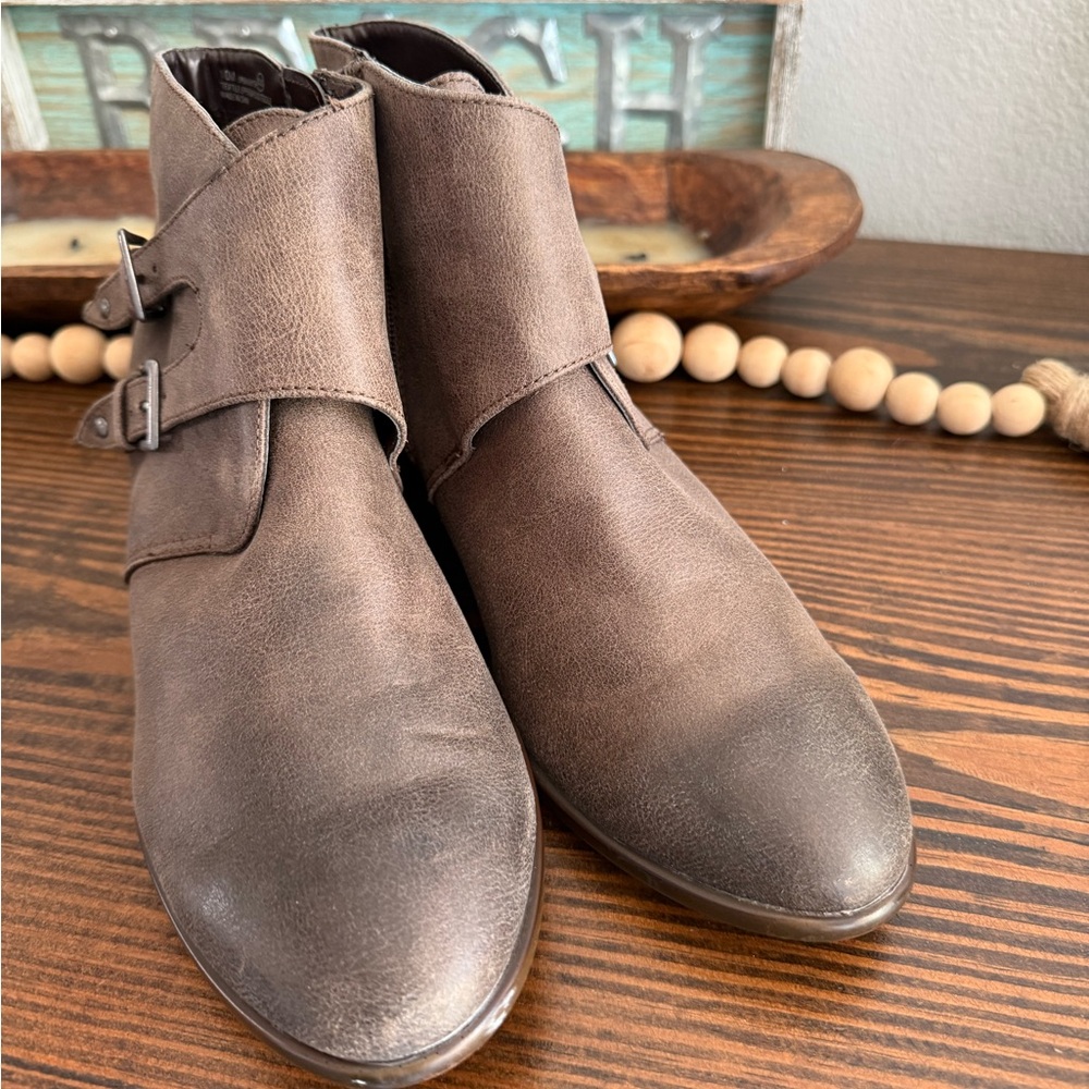 Aerosoles Brown Ankle Boots Double Buckle Moto Low Heel Comfort Size 10 - Picture 4 of 9
